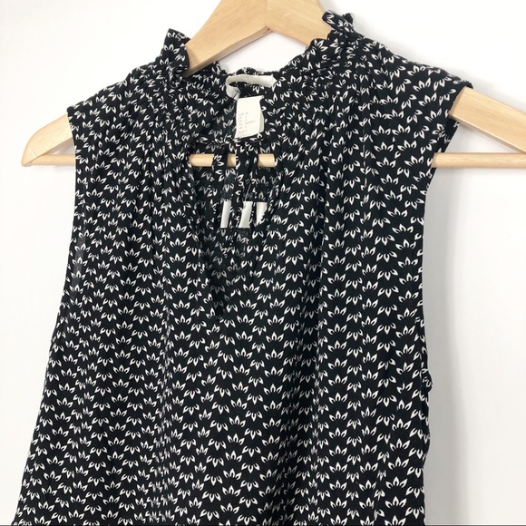 H&M Ruffle Bottom High Tie Neck Tank Blouse - Picture 2 of 7